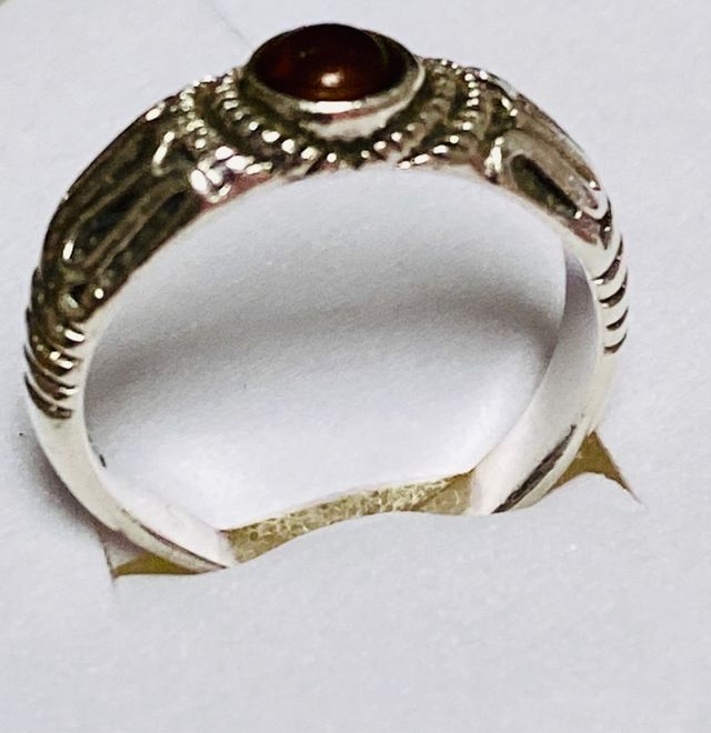 Anillo celta con ambar baltico en plata de ley 925
