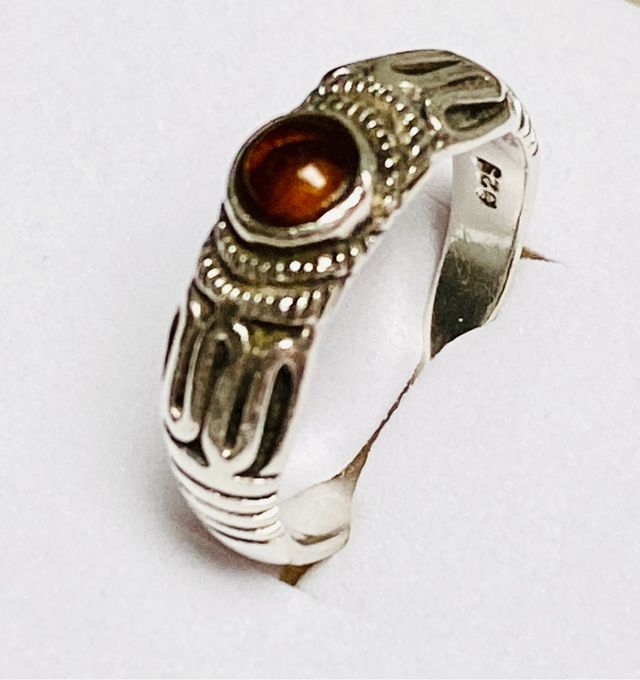 Anillo celta con ambar baltico en plata de ley 925