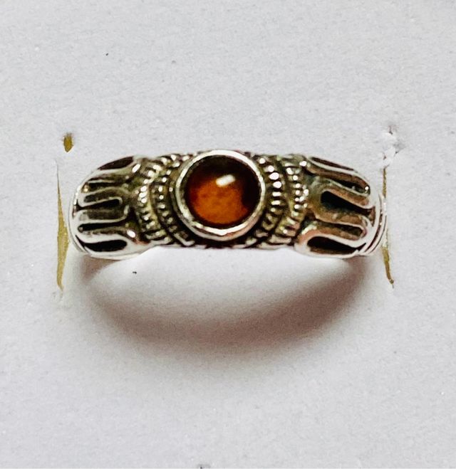Anillo celta con ambar baltico en plata de ley 925