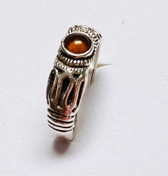 Anillo celta con ambar baltico en plata de ley 925