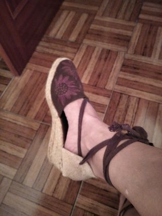 ZAPATILLAS ESPARTO N. 37 MARRÓN BORDADO FLORES