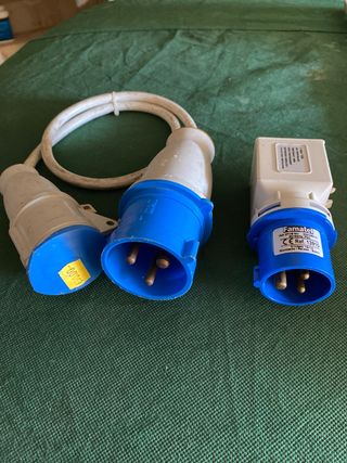 Enchufe náutico y cable conector náutico