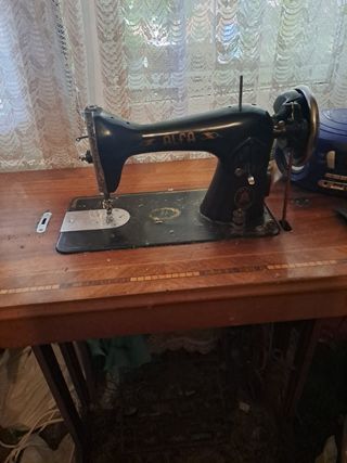 Vendo máquina de coser antigua