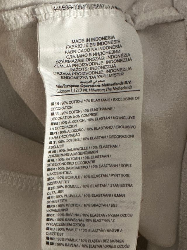 Chaqueta de Nike en balnco y gris