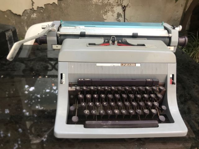 Máquina de escribir Olivetti Línea 88