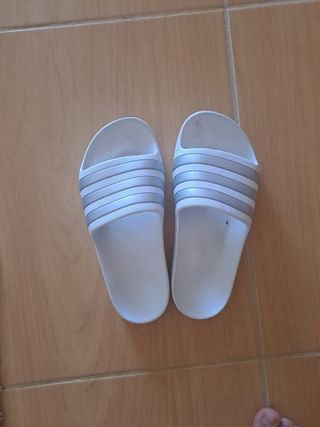 Chanclas Adidas talla 34-35