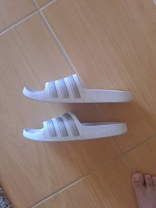 Chanclas Adidas talla 34-35