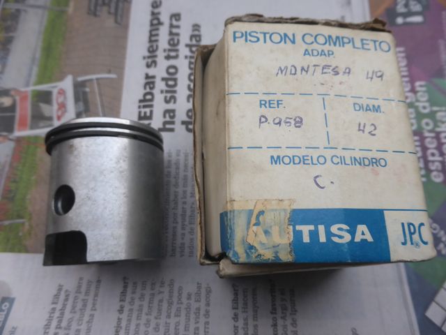 Vendo pistones y segmentos antigüos.