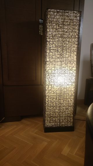 Preciosa lámpara de pie 120 cm alto