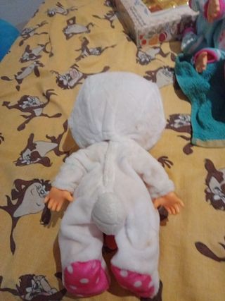 Bebé llorón conejo