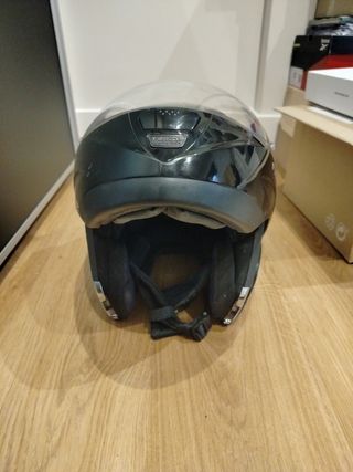 Casco de moto NZI.