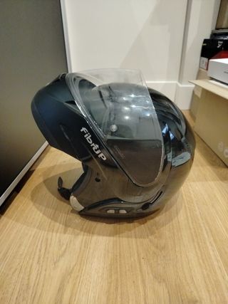 Casco de moto NZI.