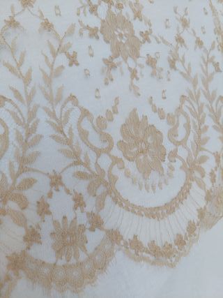 Mantilla chantilly de Novia. Victorio&Lucchino