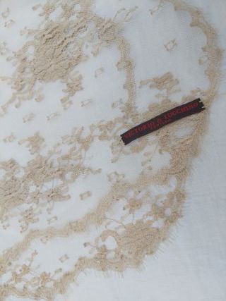 Mantilla chantilly de Novia. Victorio&Lucchino