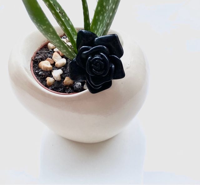 Anillo de flor negra , artesanal