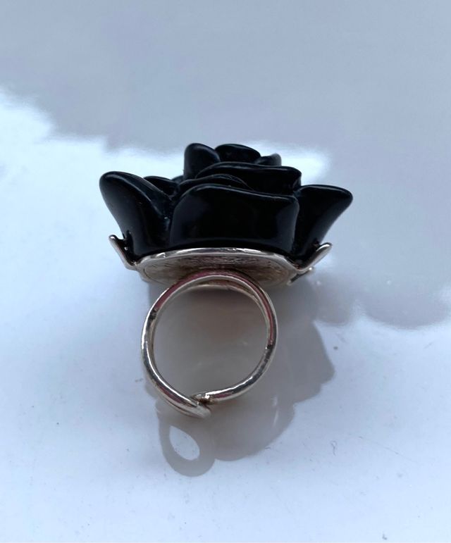 Anillo de flor negra , artesanal