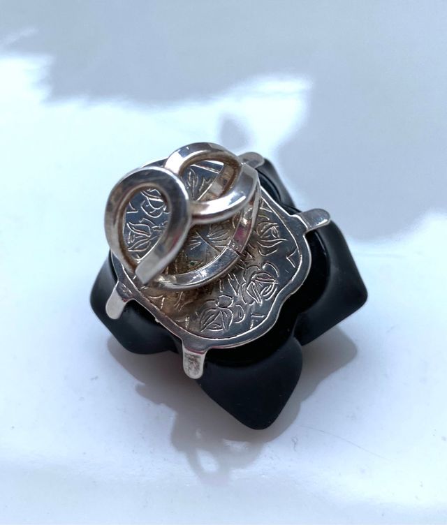 Anillo de flor negra , artesanal