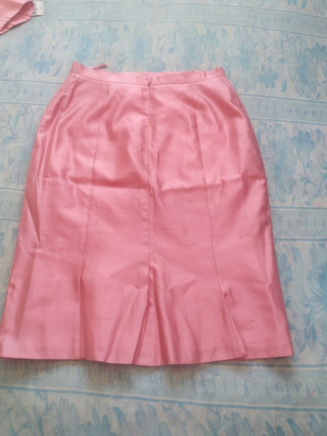 Traje de mujer de seda