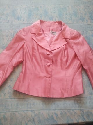 Traje de mujer de seda