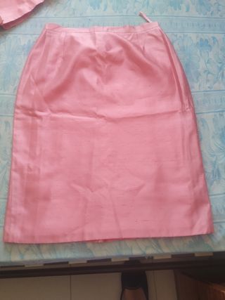 Traje de mujer de seda