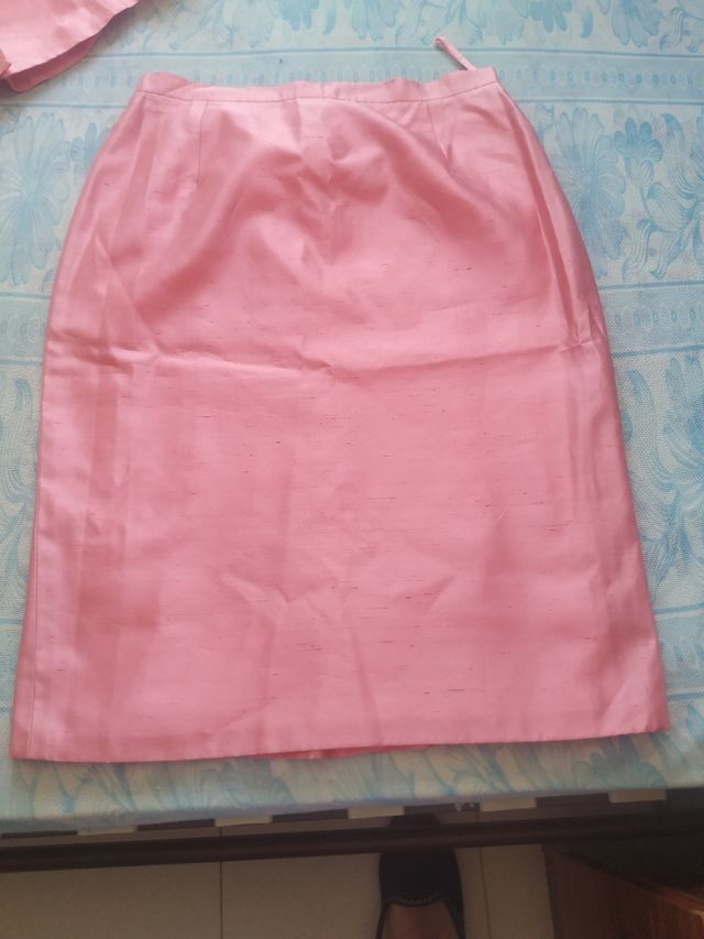 Traje de mujer de seda