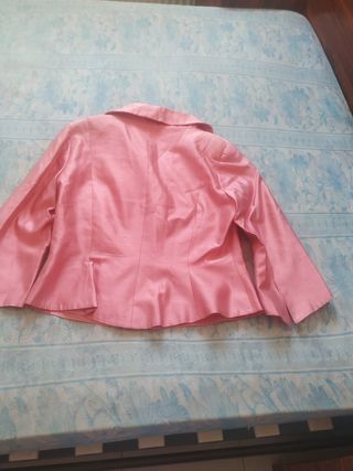 Traje de mujer de seda