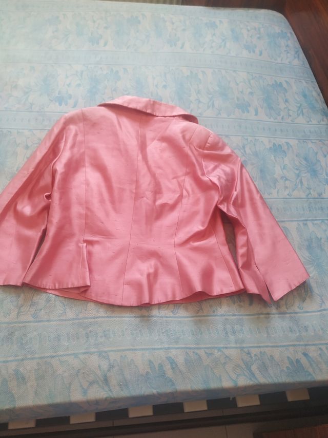 Traje de mujer de seda