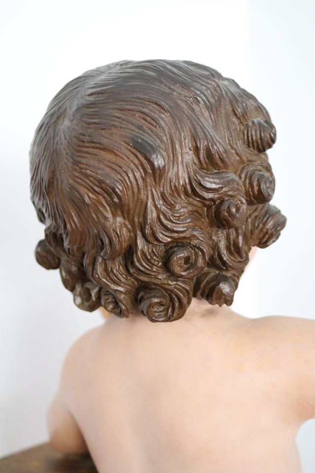 Escultura Imagen del niño Jesús con cáliz y cruz