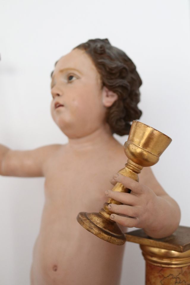 Escultura Imagen del niño Jesús con cáliz y cruz