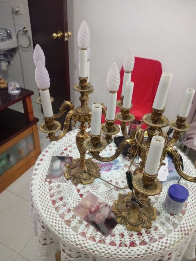 2 Candelabros de bronce