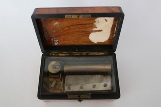 Caja de música antigua siglo XIX