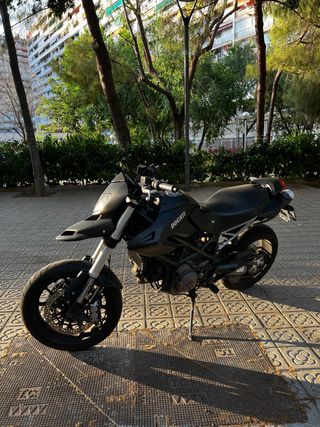 Alquiler moto Ducati en Barcelona