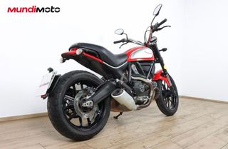Alquiler moto Ducati Scrambler en Barcelona