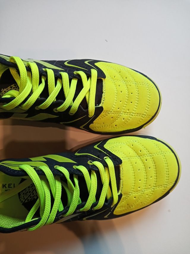Zapatillas deporte nuevas Kelme. T40