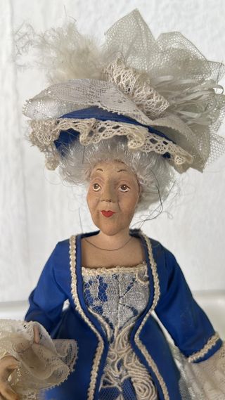 FIGURA SEÑORA MAYOR