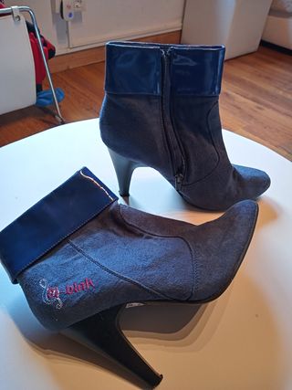 Botines tacón. Antelina azul.