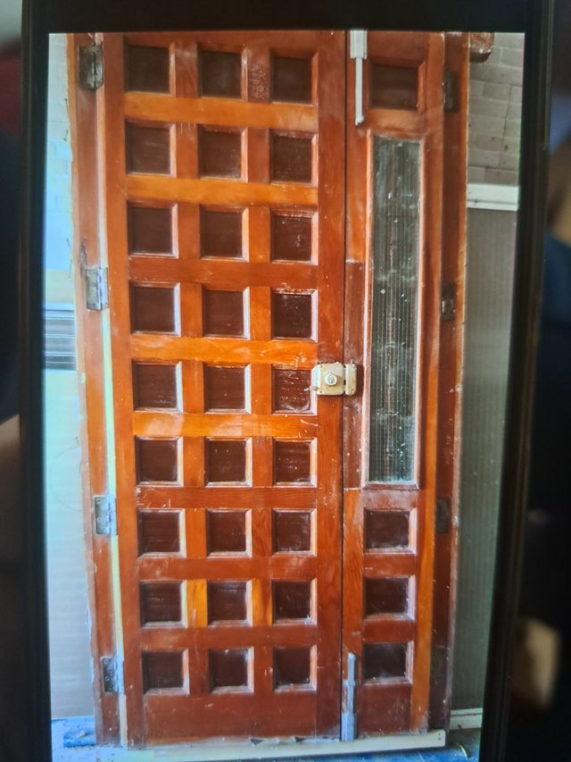 Puerta de calle Madera