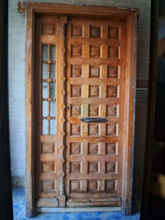 Puerta de calle Madera