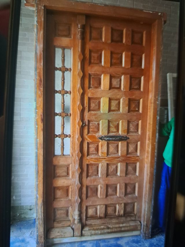 Puerta de calle Madera