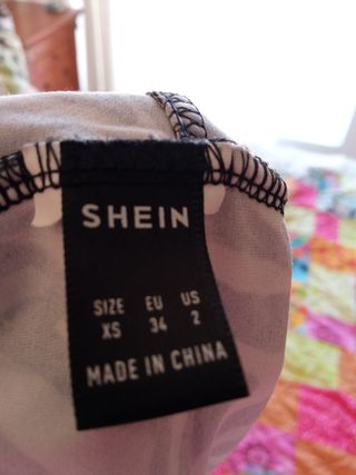 Top para chica de Shein blanco y negro.