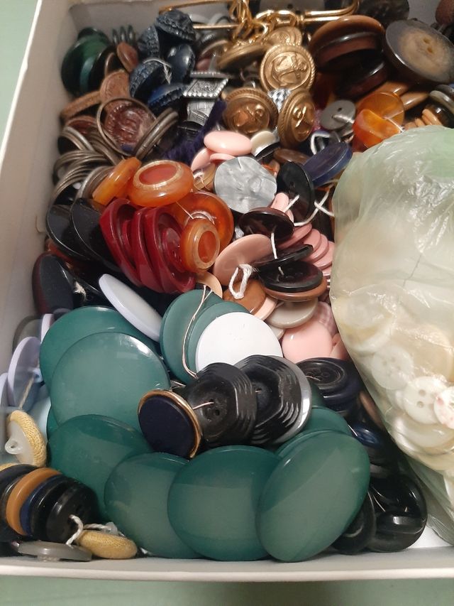 Cientos botones vintage y blancos nacar