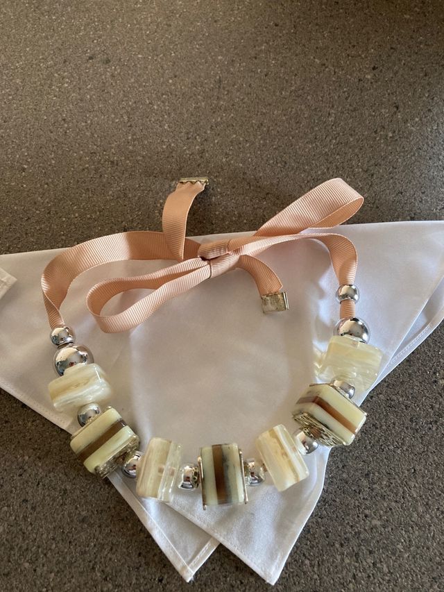 collana in pietra e raso