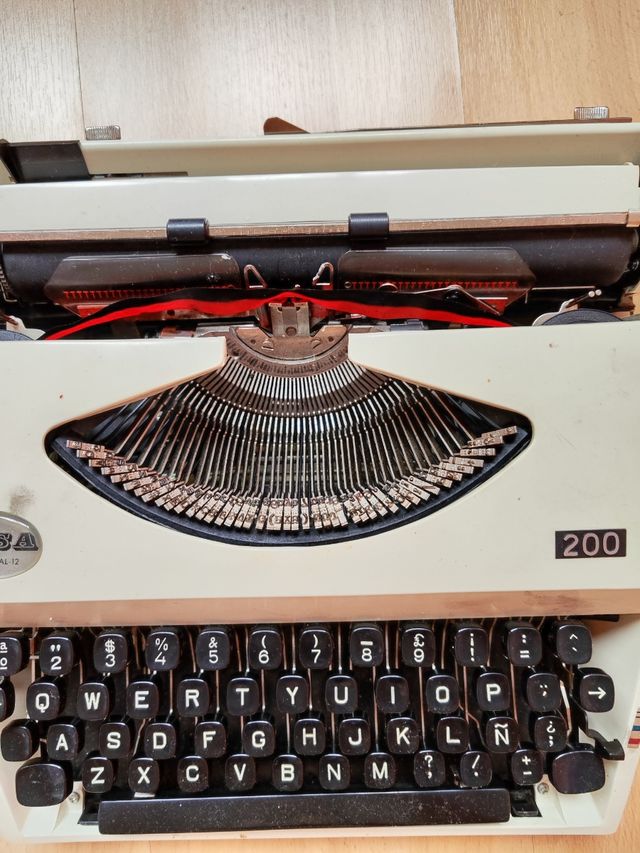 Maquina de Escribir Antigua