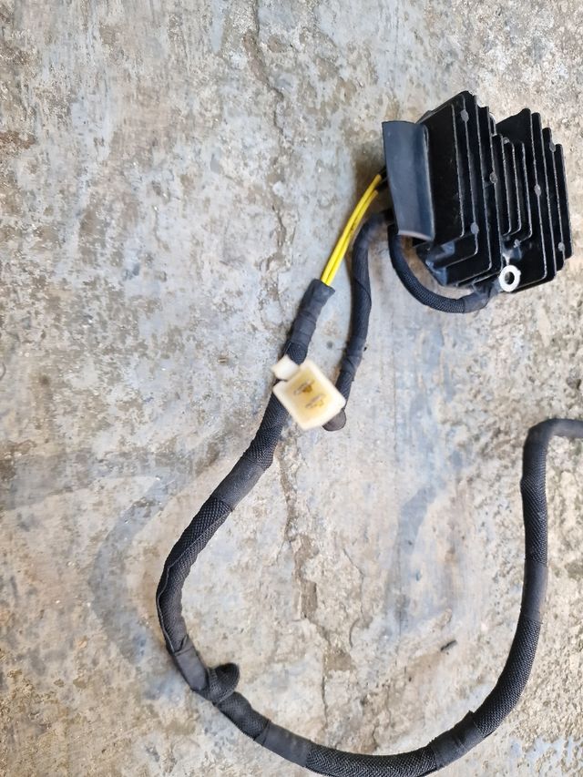 Regolatore di tensione KTM 93011034000