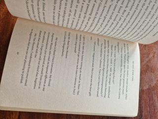 En inglés Bajo la misma estrella