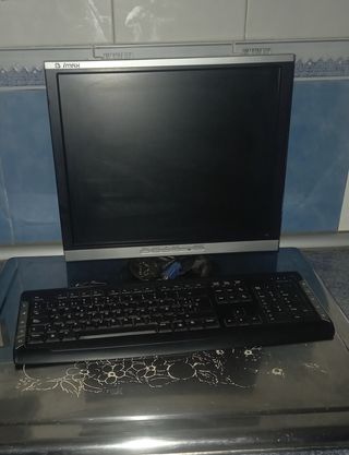 Pantalla ordenador LCD 17" Más teclado