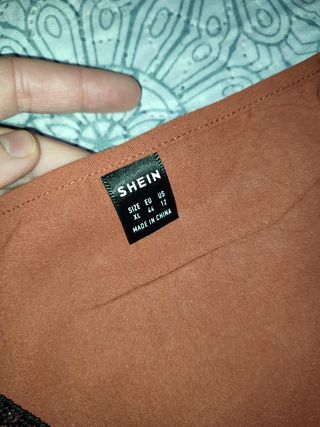 Blusa Cuello pico con lentejuelas