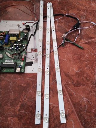 Despiece de televisión Thomson 32HA3103