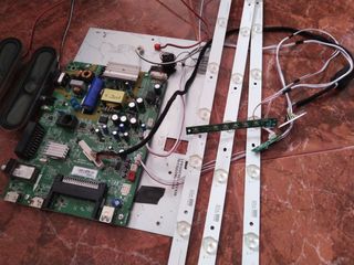 Despiece de televisión Thomson 32HA3103