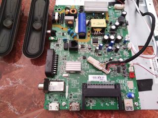 Despiece de televisión Thomson 32HA3103